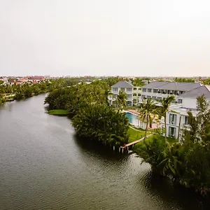 Moodhoian Riverside & Hotel